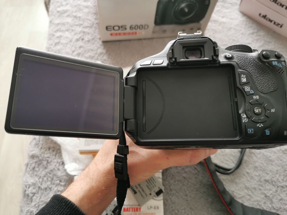 Продам canon 600d