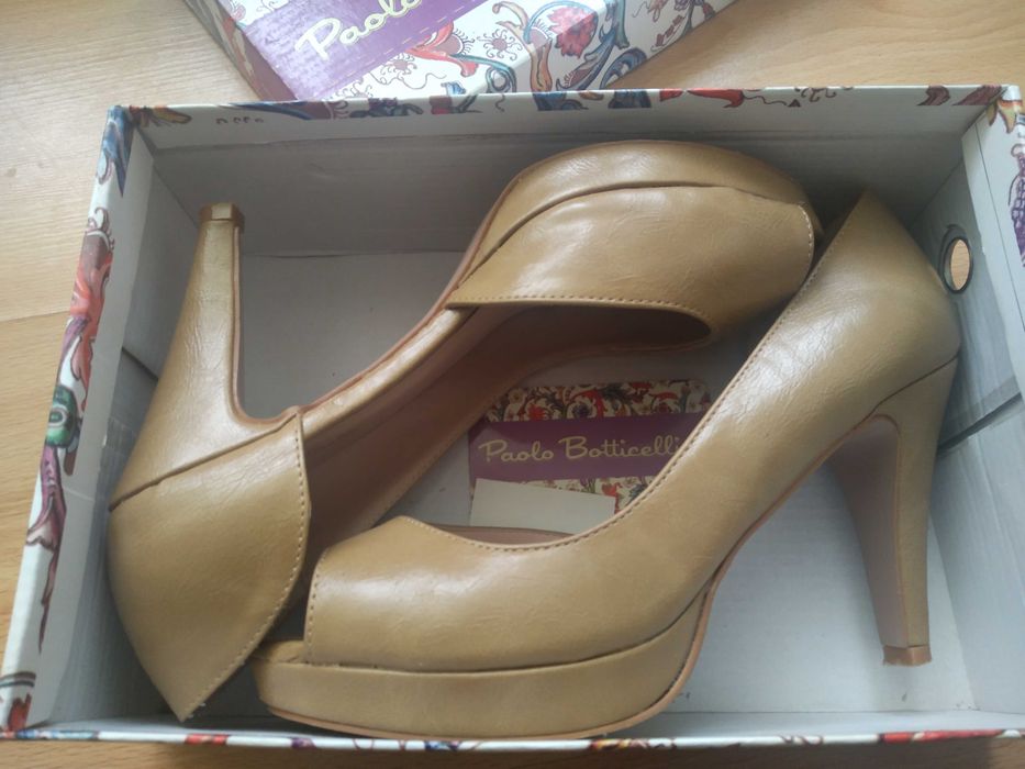 Елегантни дамски обувки