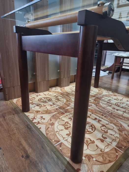 Стол со стеклом, обеденный.