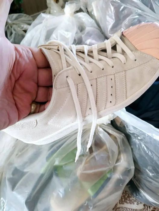 Предлагам обувки втора употреба на едро