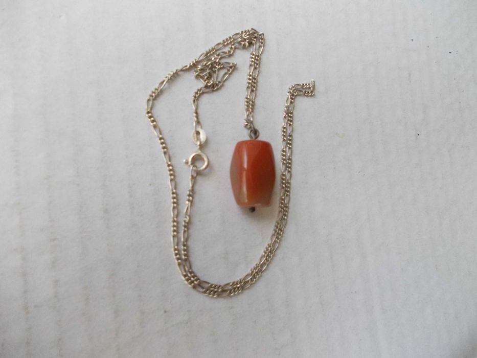 Lant din argint cu medalion pandantiv vechi din piatra naturala