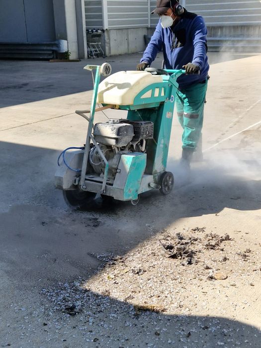 Inchiriez bobcat, taiere beton asfalt