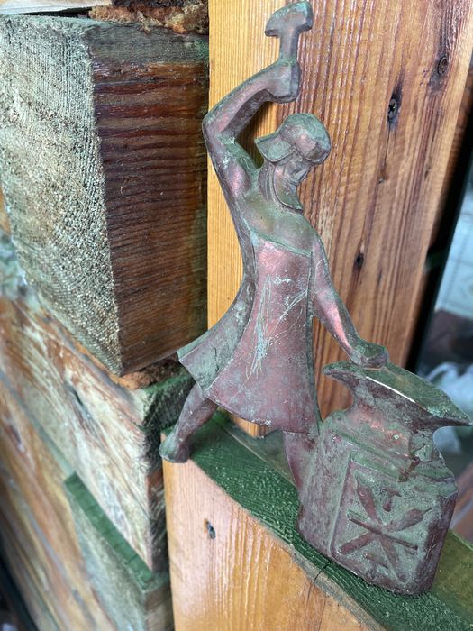 Продам статуэтку медная