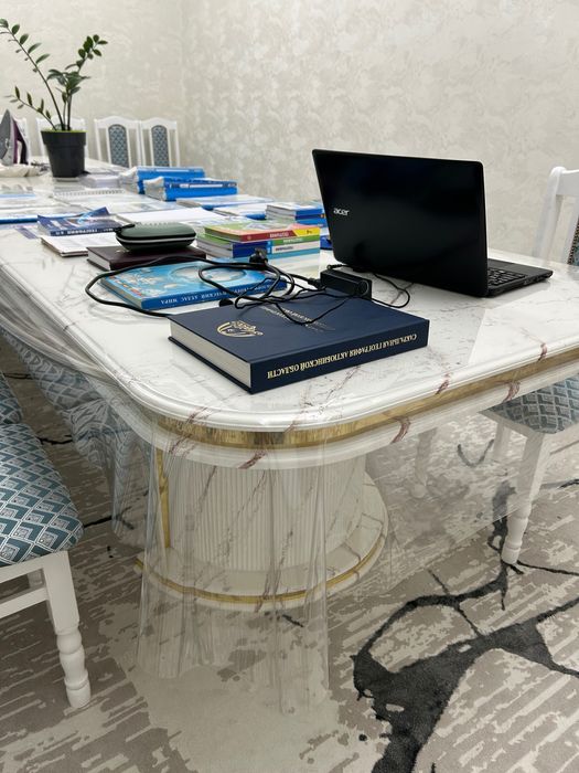 Продам стол для зала