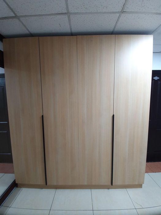 Продам шкаф 4 дверный