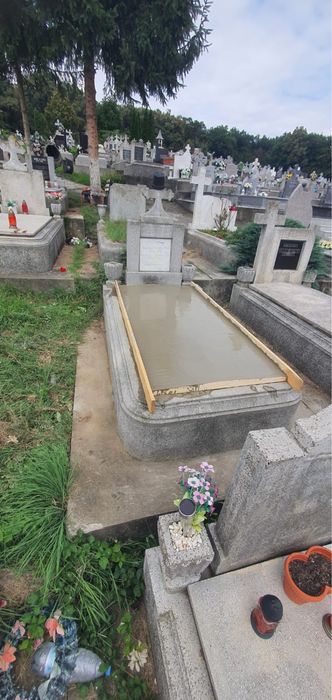 Monumente funerare de la A la Z