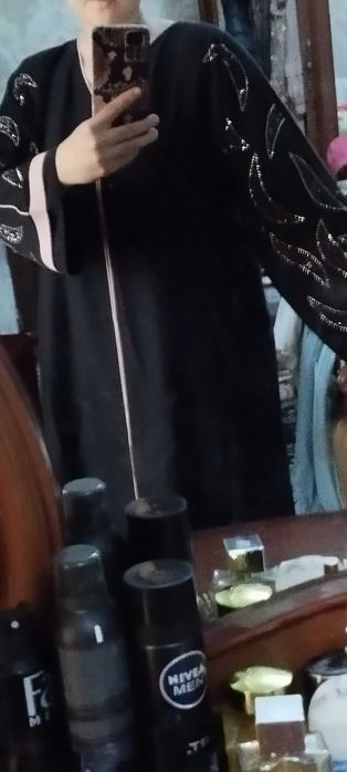 Abaya  umradan keltirilgan romoli bilan