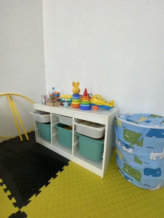 Продам стол и стеллаж икеа