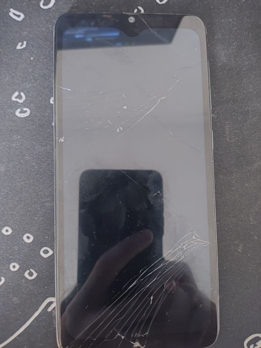 Realme 9 и Samsung A70 разбит экран
