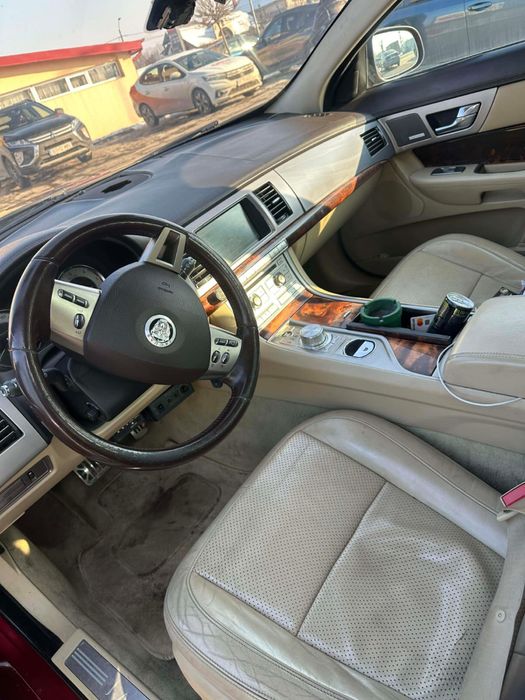 Vand Jaguar XF 2009