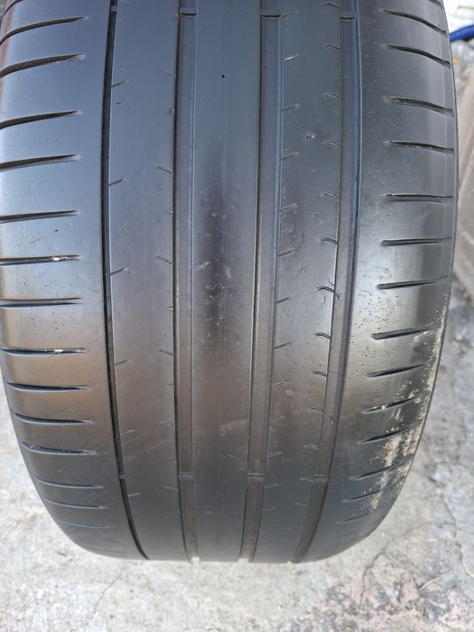 Продам шину 305/40/20 пирелли