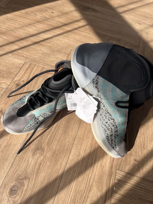 Adidas yeezy noi cu eticheta