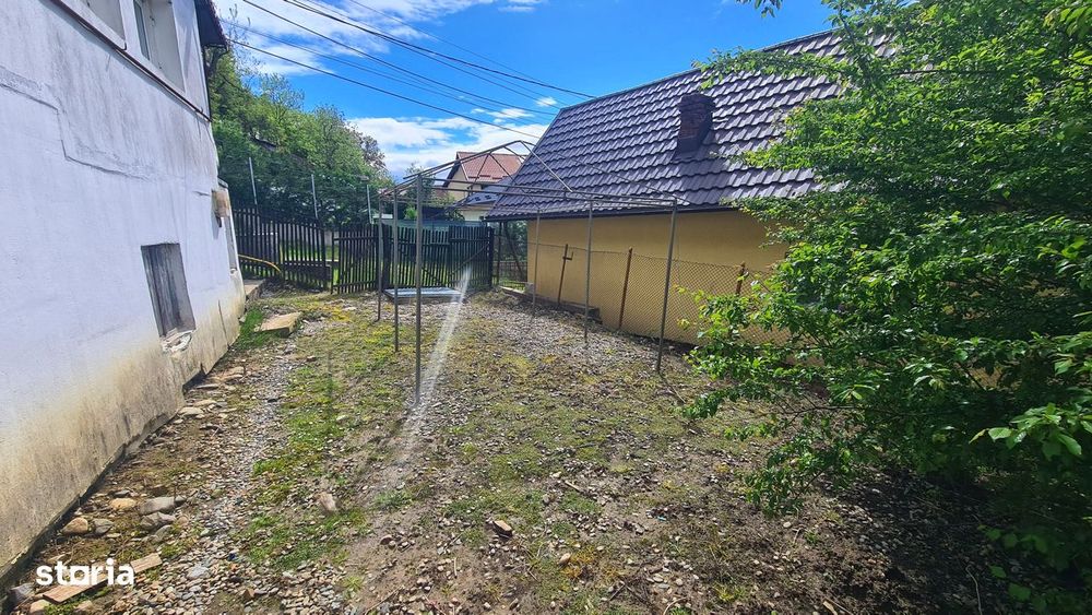 Casă de vânzare în Curtea de Argeș.