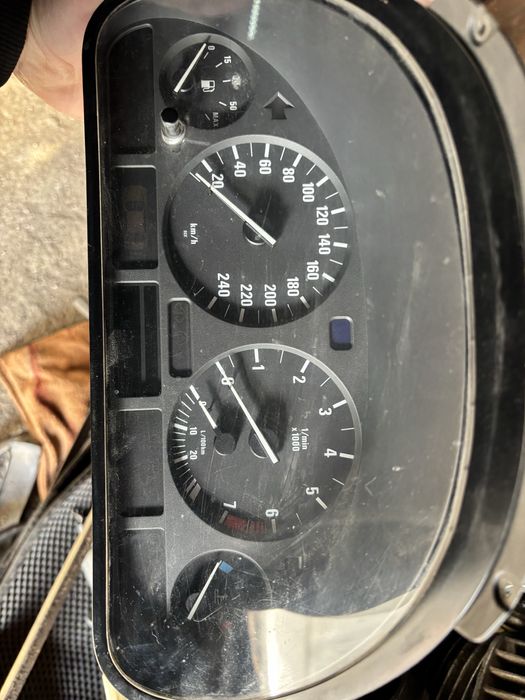 Продам приборку е39