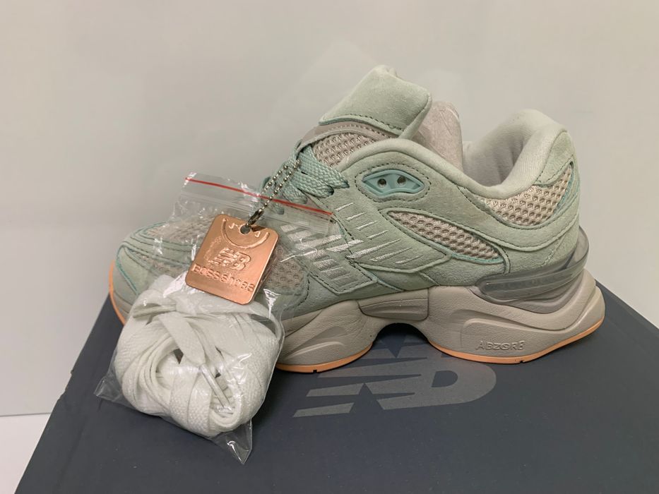 Нови дамски маратонки с кутия New Balance 9060 номер 37
