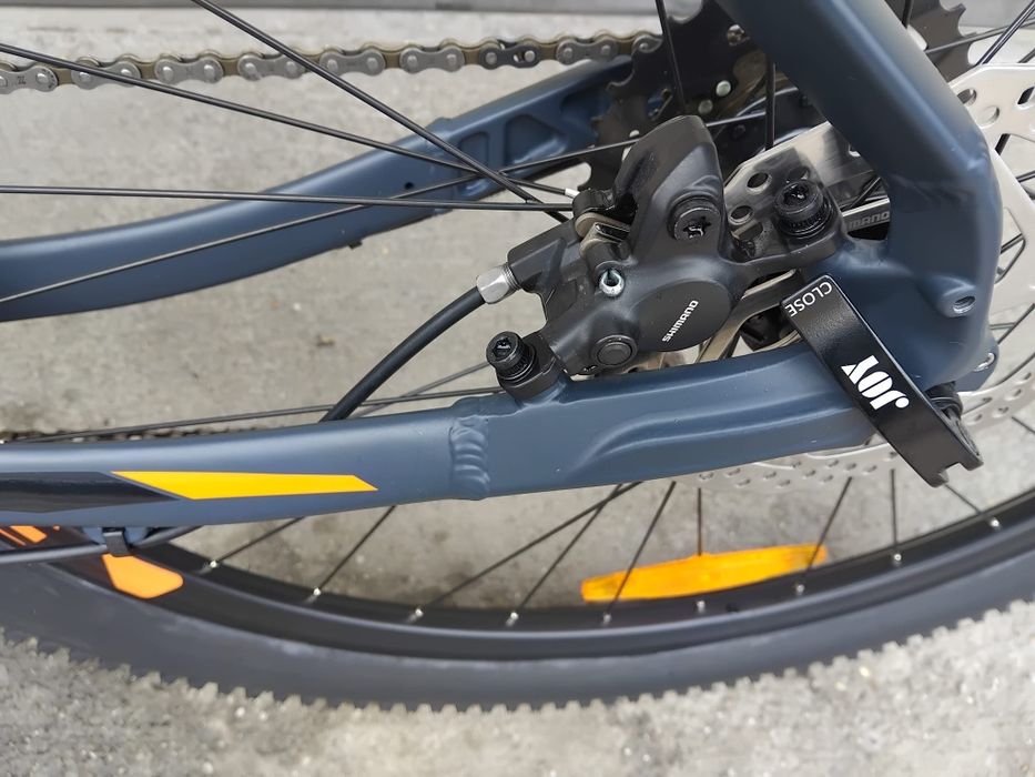 Vând bicicleta din aluminiu