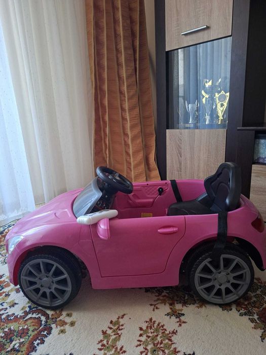 Masina electrica roz