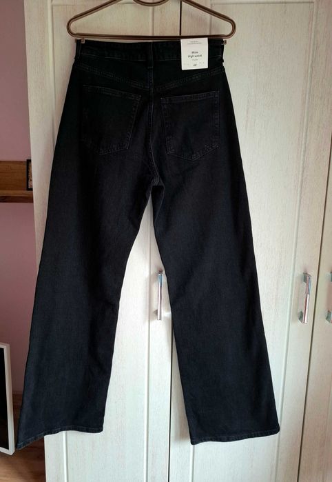Чисно нови черни дънки на H&M с широк прав крачол
