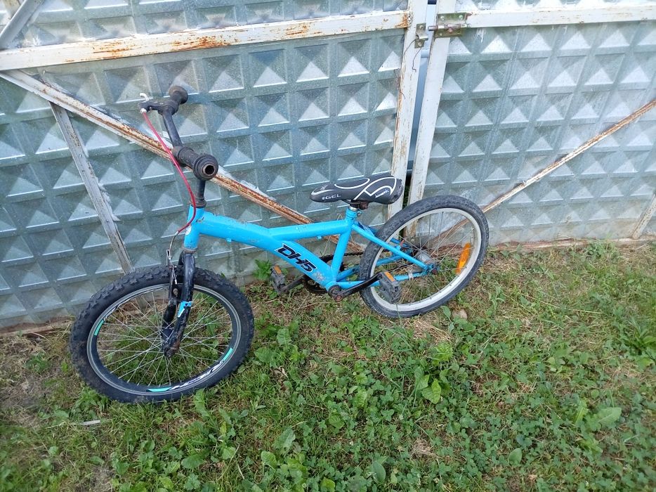 Vand piese de trotinete electrice și biciclete.