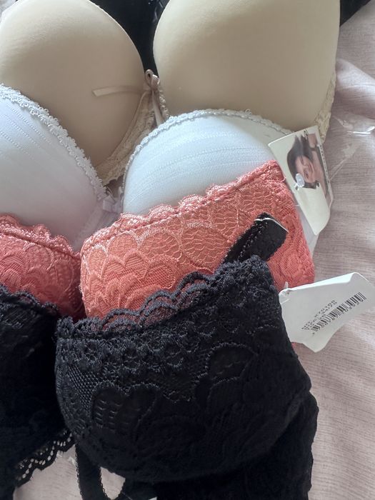 Дамски сутиени нови