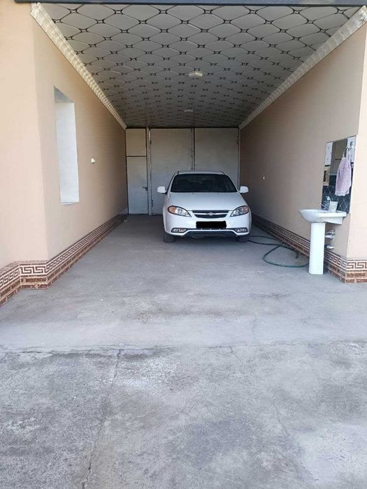 Ҳовли сотилади. М37 автомагистраль ёқасида