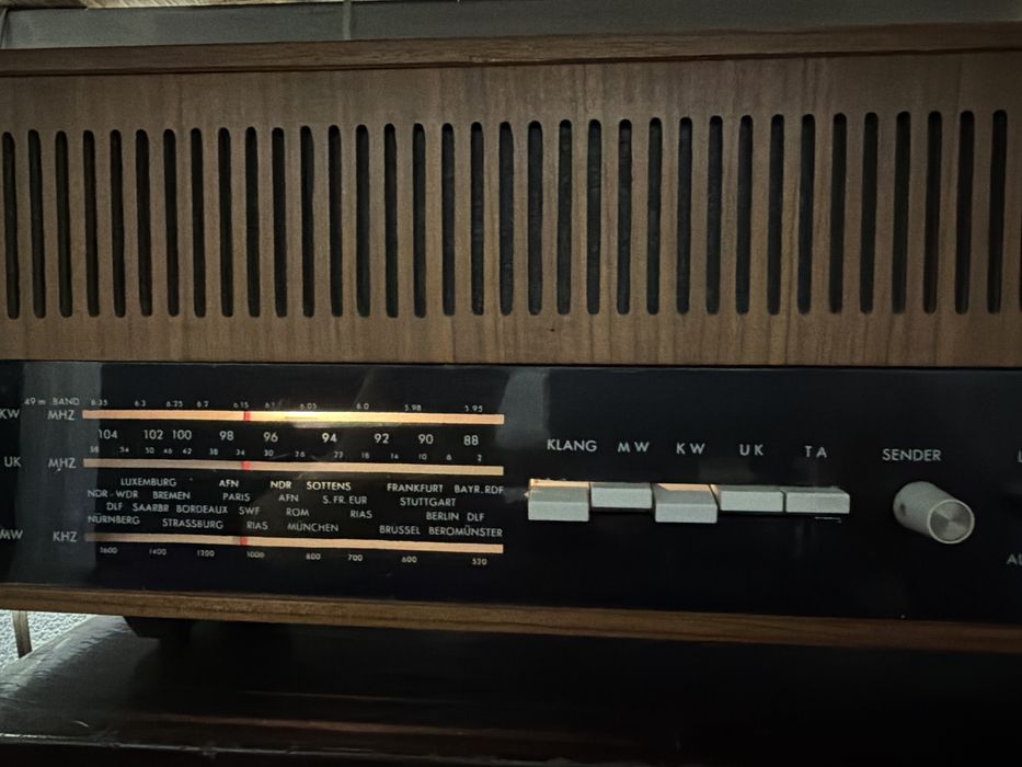 Radio pe lampi Intel