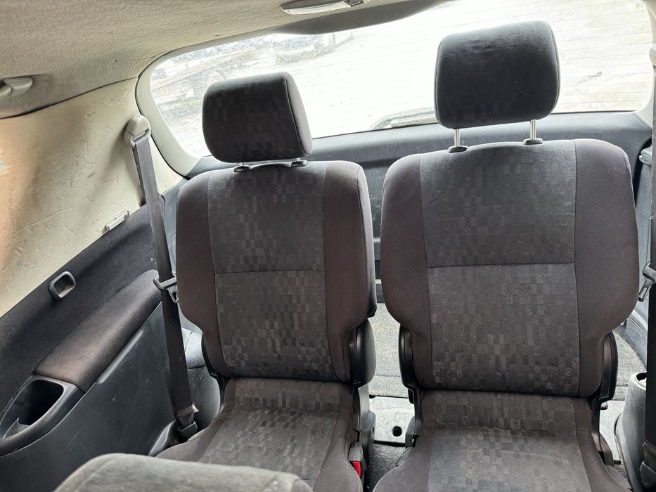 Toyota avensis verso 2.0 dizel  само на части