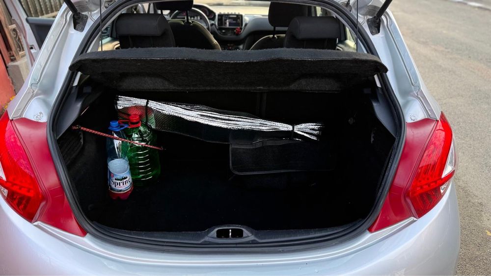 Peugeot 208, 1.2, 2012