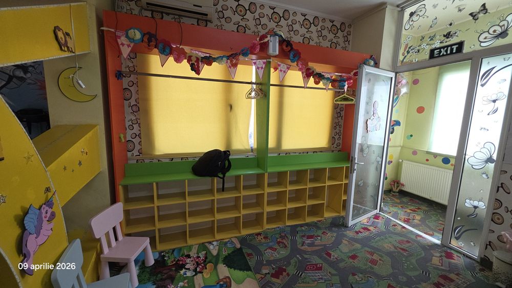 Loc de joacă-  vinde tot ce contine