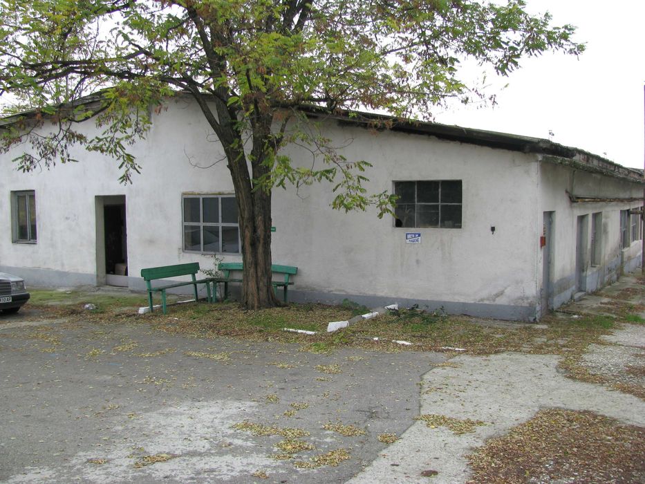 Продава се Промишлена сграда в Чирпан - 11271 кв.м за 44 €/кв.м - Снимка #3