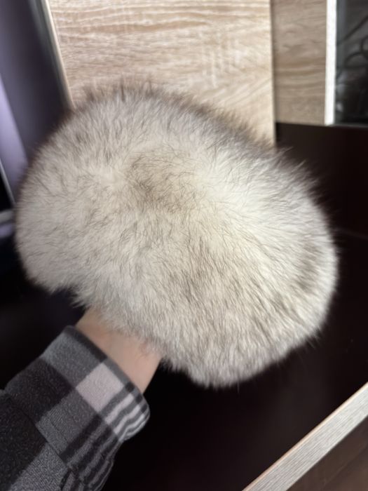 Шапка от бяла лисица