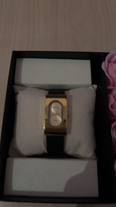 Женский часы очень красивый