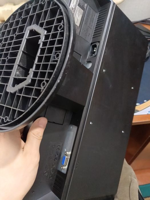 Продаю монитор срочно!