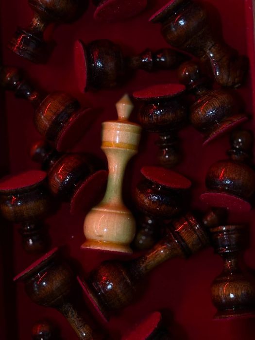 Шахматы резные ручная работа национальный сувенир