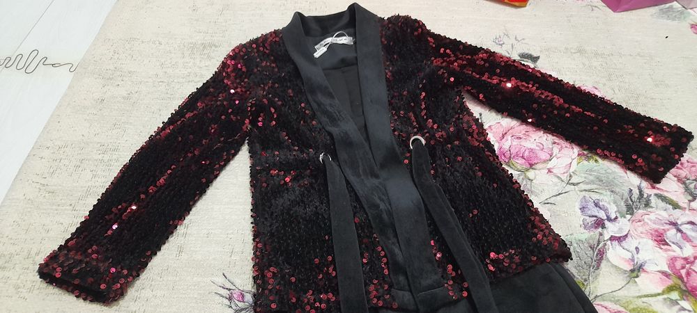 Костюм и брюки для девочки 4-5 лет