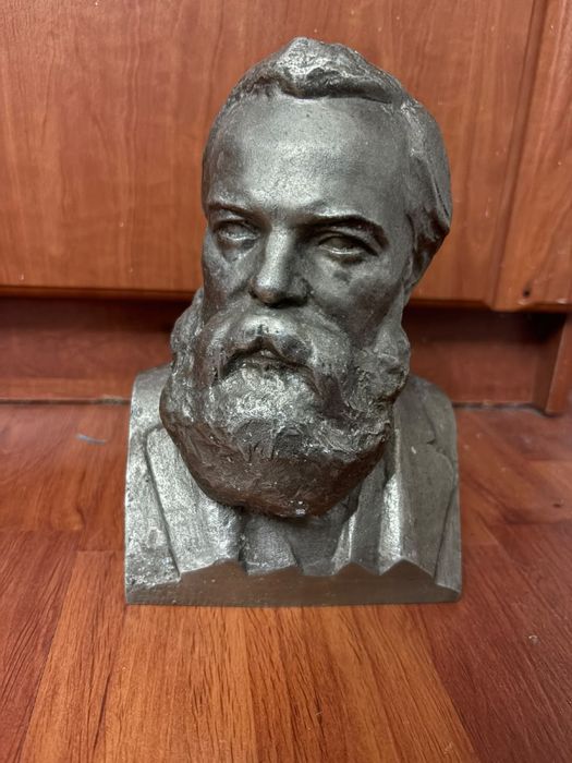 Бюст Фридрих Энгельс СССР