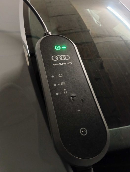 Оригинална зарядна станция Audi e-tron/porche/vw group 11kw с адаптери кабели за индустриялен контакт и шуко