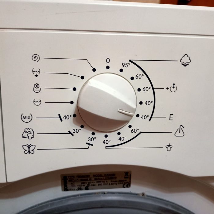 Продам стиральную машинку.