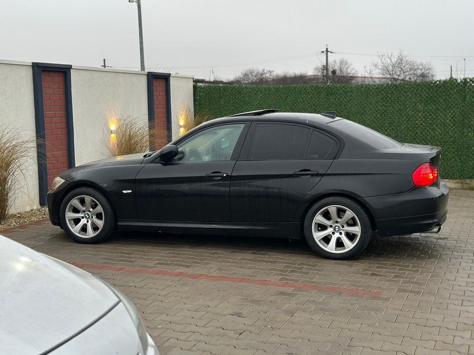 Vând  BMW E90  Seria 3 lci senzori navi trapa etc