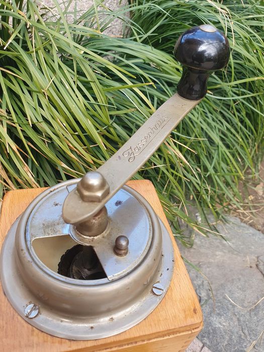 Старинни мелнички за кафе и подправки