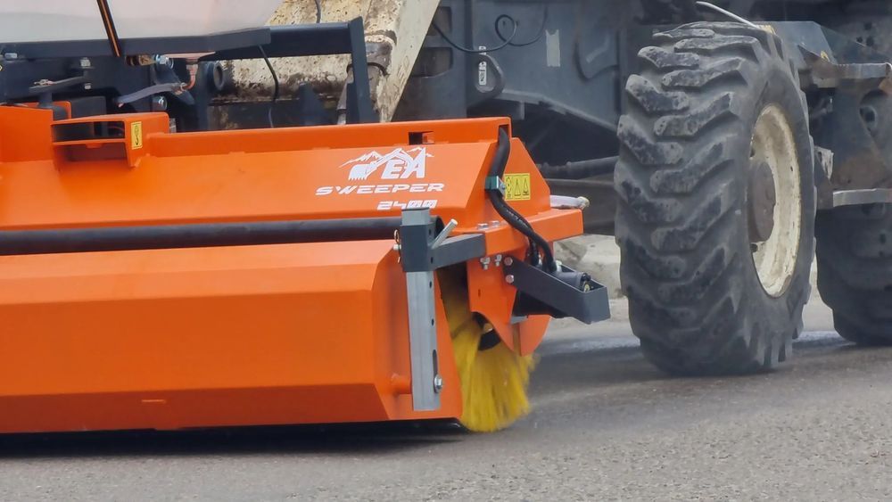 Perie asfalt cu colector si sistem stropire 240 cm