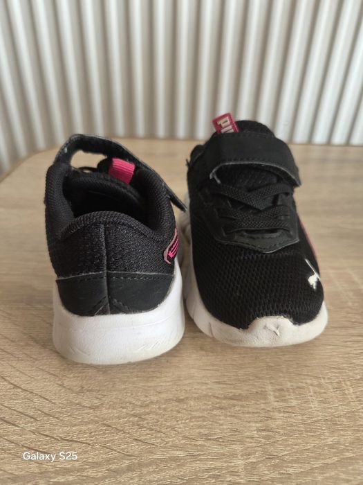 Vand adidași fetite !!