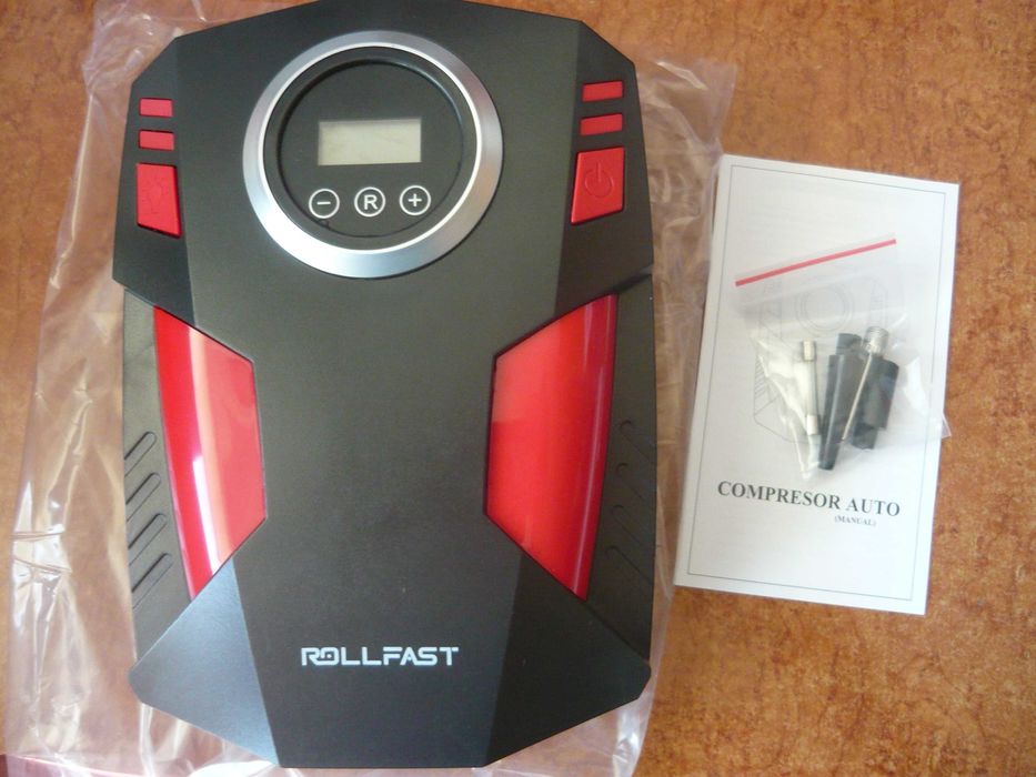 Compresor auto NOU cu lanternă LED, mufă brichetă 12 V