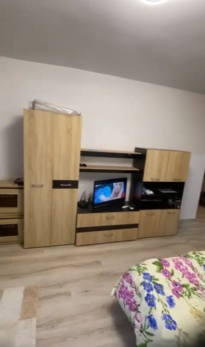 Închiriez garsonieră
