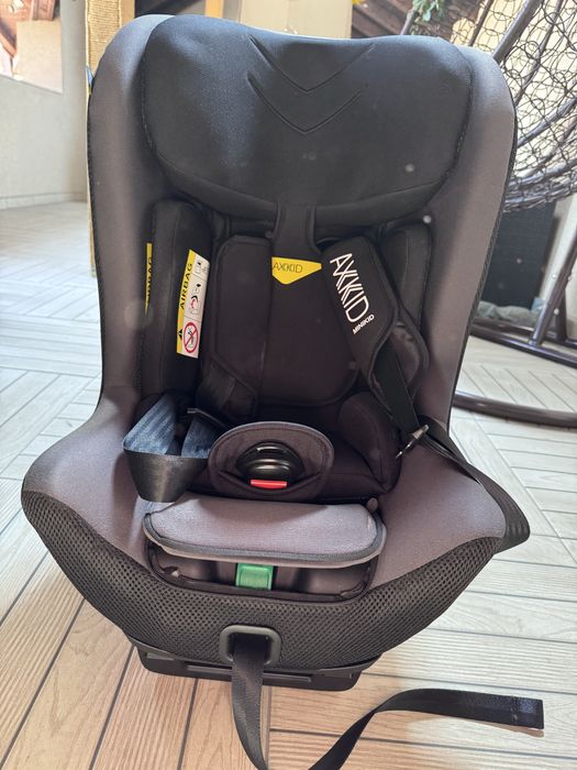 Детско столче за кола Axkid minikid 4 pro. 61-125см. Сиво-Черно