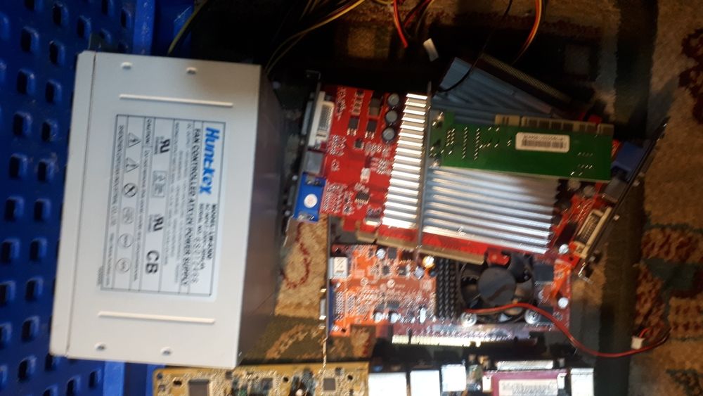 Продам на запчасти компьютер