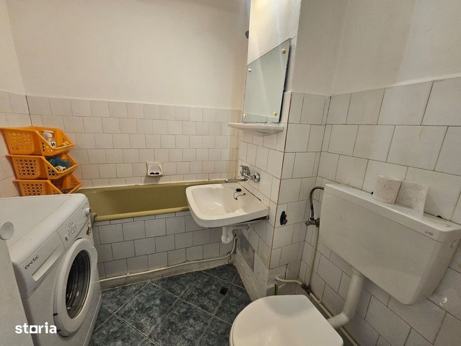 De vânzare apartament cu 2 camere, decomandat, Crisului, etaj 3