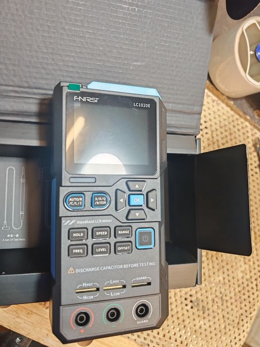 FNIRSI LC1020E преносим цифров тестер за LCR, ESR и полупроводникови компоненти