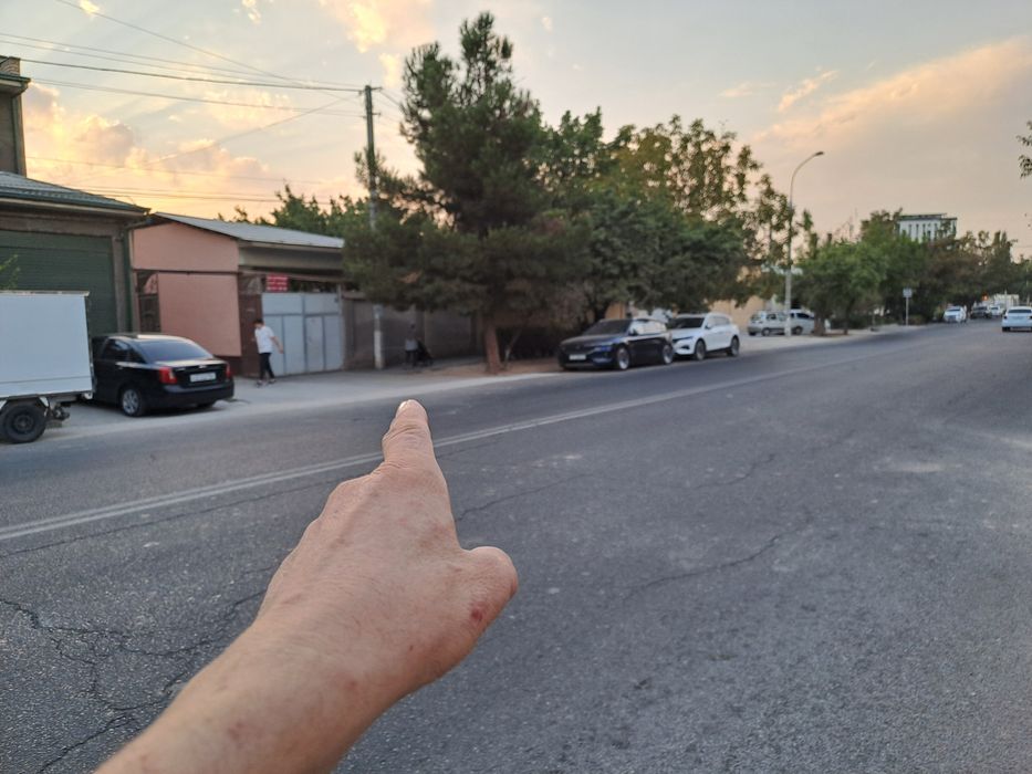 Офисга ёки тижоратга куча юзасидан уй сотилади. Фасади котта