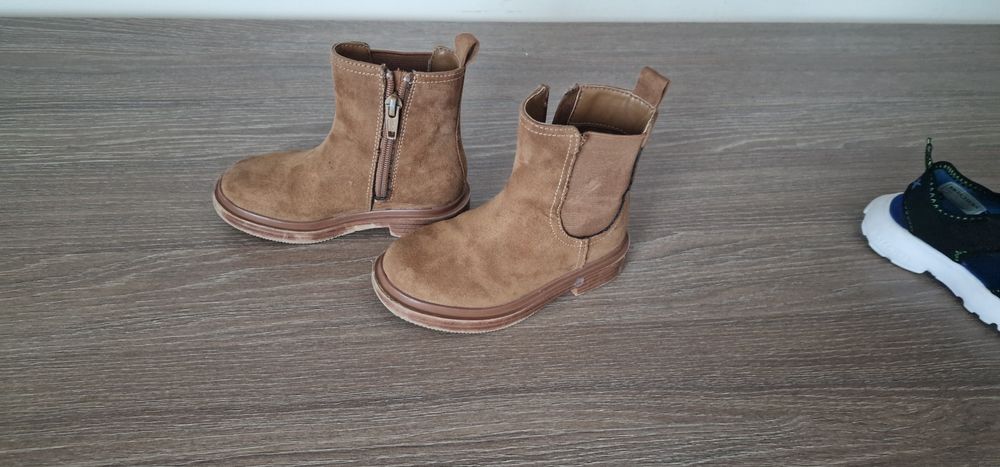 Ghietute baietei marimea 23